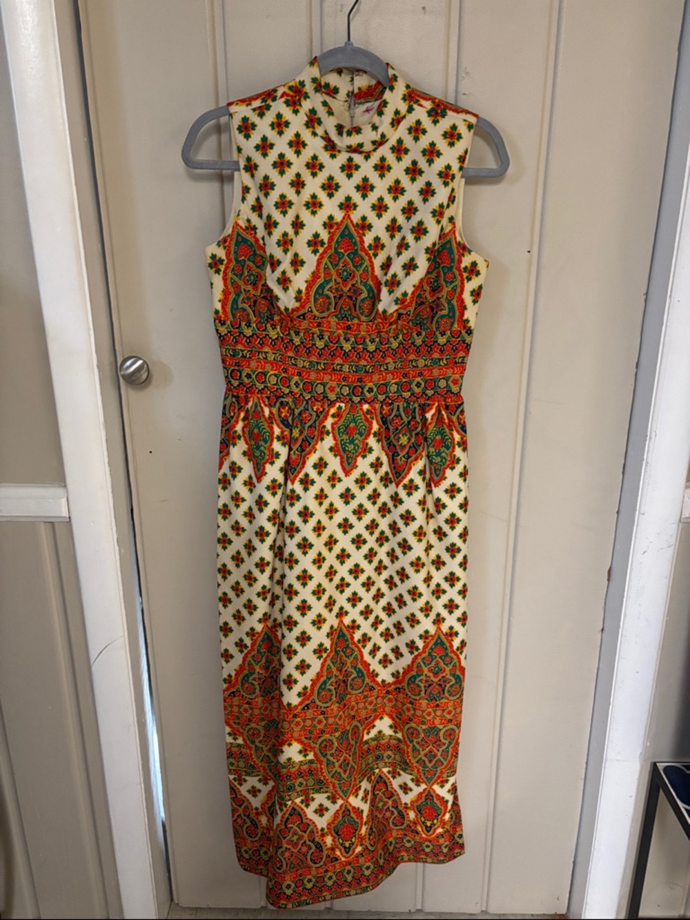 Lined Sleeveless Cream Dress with Paisley Print - double full side slits S 2/4